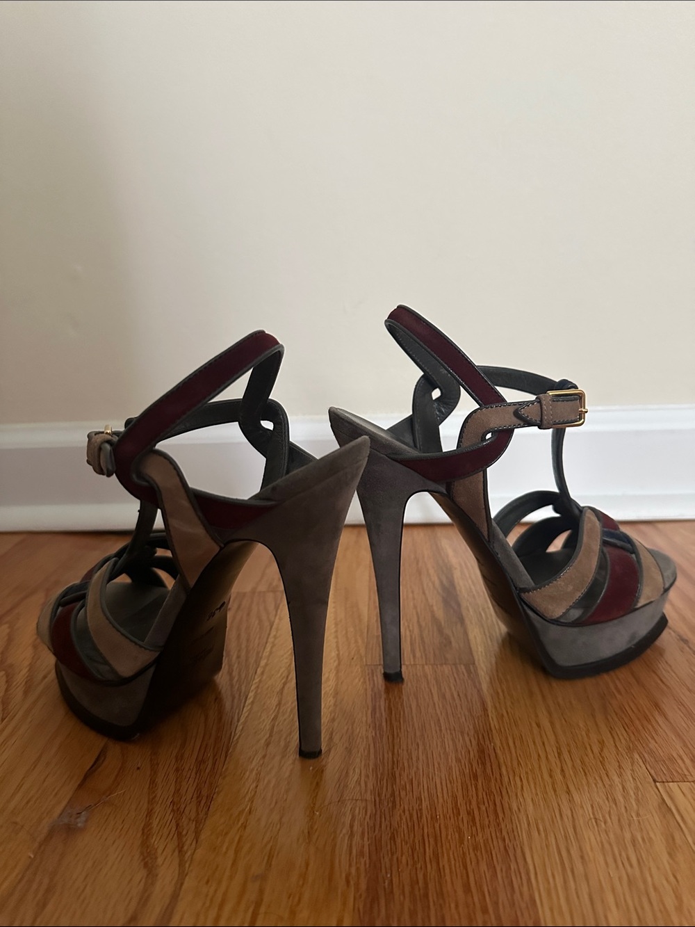YSL Saint Laurent Suede T-Strap Sandals - Picture 5 of 6